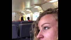 Angel emily pubblica pompino in treno e cumswallowing 